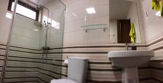 Гостевой дом TEMO GUEST HOUSE 10 Батуми Классический трехместный номер-3