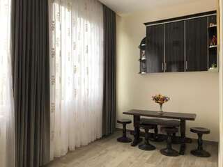 Гостевой дом TEMO GUEST HOUSE 10 Батуми Классический трехместный номер-15